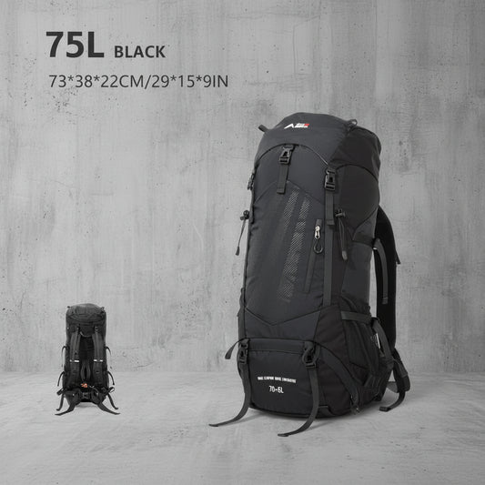 Aventury 75L backpack tijdens trekking in de bergen, geschikt voor lange hikes en outdoor avonturen